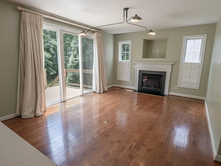 1820 Clay Dr — Photo 11