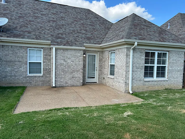 2607 Dawnwood Cir N — Photo 3