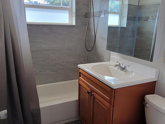 4th image of 114 E Avenue A #116