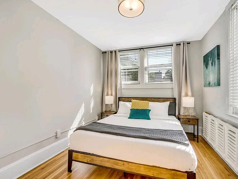 2109 Girard Ave S — Photo 15