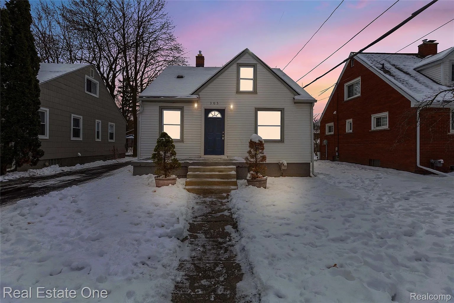 305 Liberty St photo 1