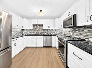 8 NE Hawkfield Cres NW, Calgary, AB T3G1Z5