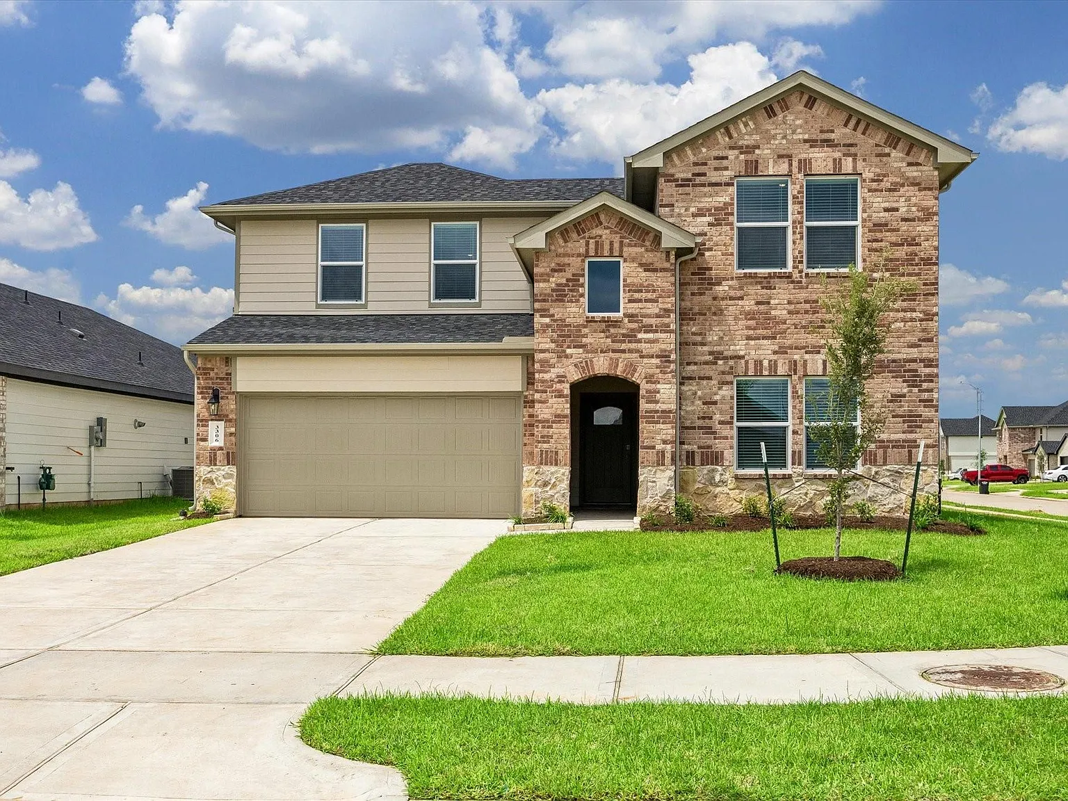 4 bed, 3.0 bath, 2475 sqft, $2,495 — Photo 1