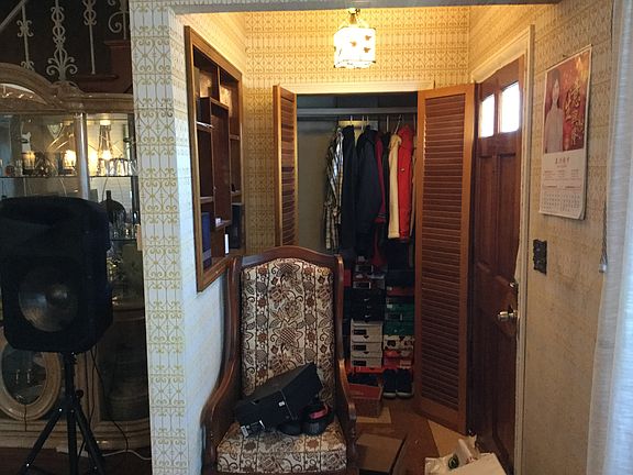 5th image of 2073 Broadway St