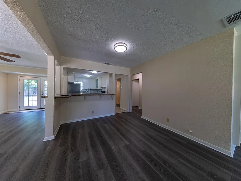 4710 Glenmont St — Photo 3
