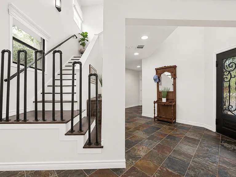 122 Acapulco Dr — Photo 14