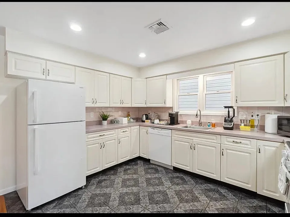 KITCHEN - 42 Van Buren St #1