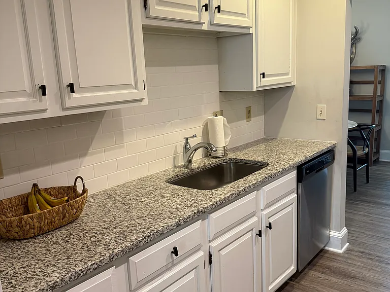 2315 Selwyn Ave #G — Photo 16