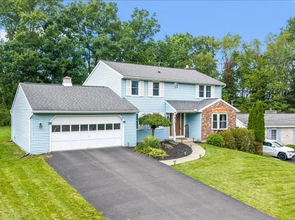 581 Sequoia Ln, Vestal, NY 13850