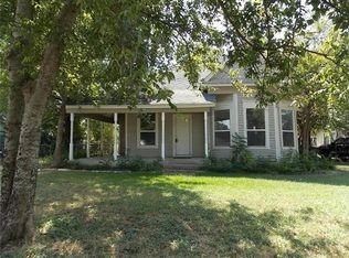 903 N Robinson St, Cleburne, TX 76031