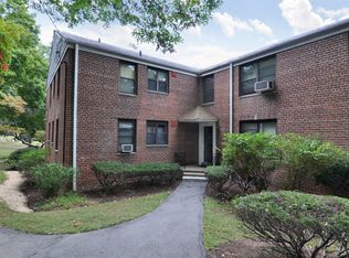 81 Rockledge Rd APT 2B, Hartsdale, NY 10530