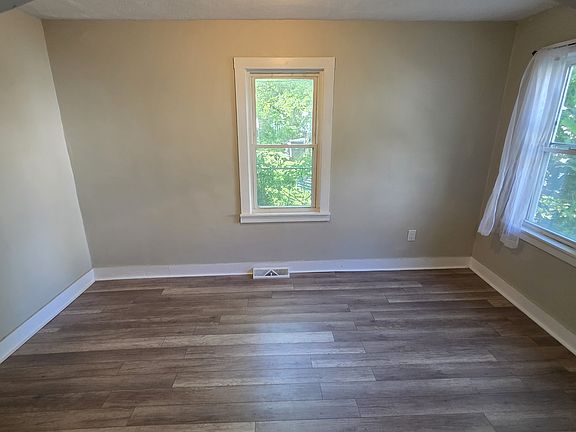 5th image of 21 Bartlett Ave