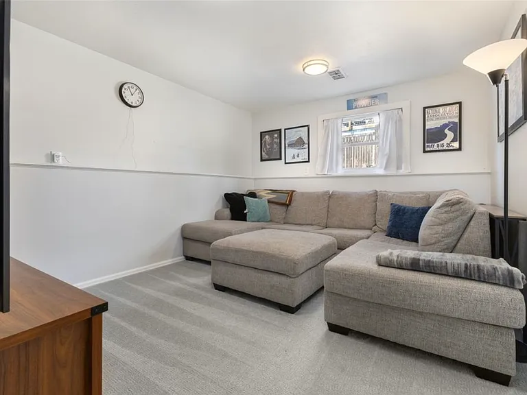 406 High Meadow Ct — Photo 8