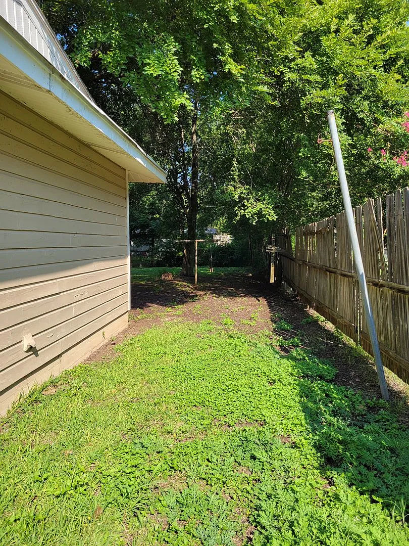 1205 Smith Dr. — Photo 3