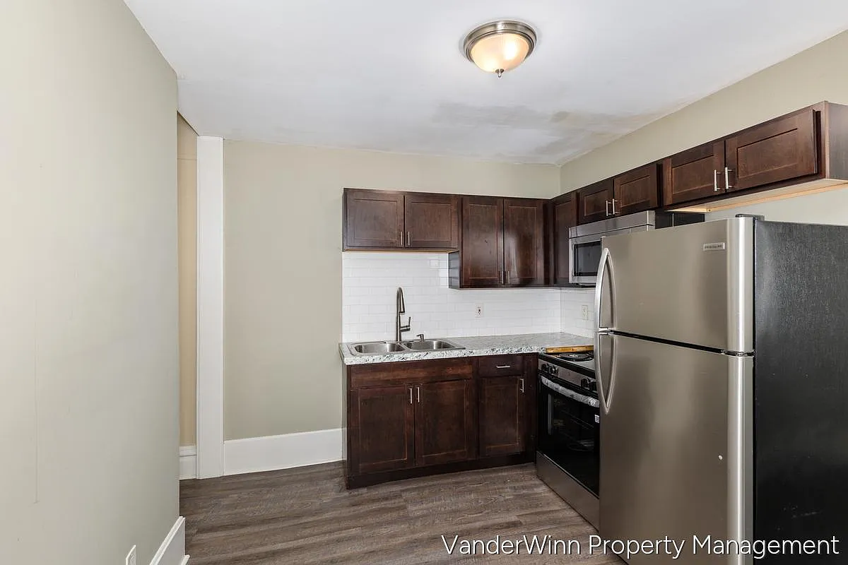740 Kellogg St SE - Unit 2 — Photo 2