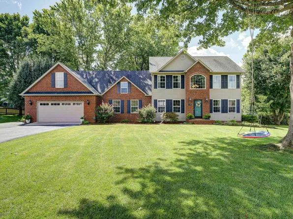 325 Autumn Cir, Bluff City, TN 37618