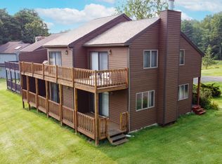 601 Pond Meadow Rd, Greentown, PA 18426