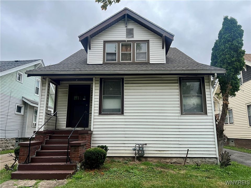 1st image of 204 Winspear Ave