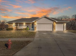 3304 SW 47th Ct, Topeka, KS 66610