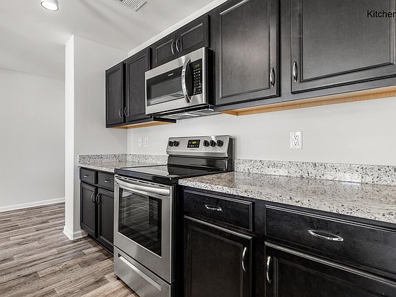 2nd image of 463 W Barr St