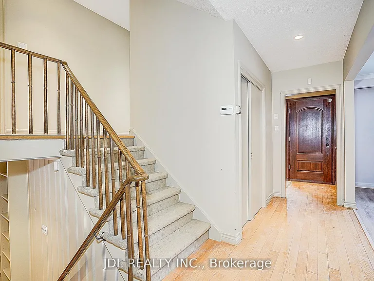87 Munro Blvd — Photo 17