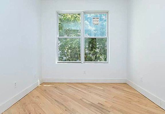 4th image of 217 Sumpter St #3R