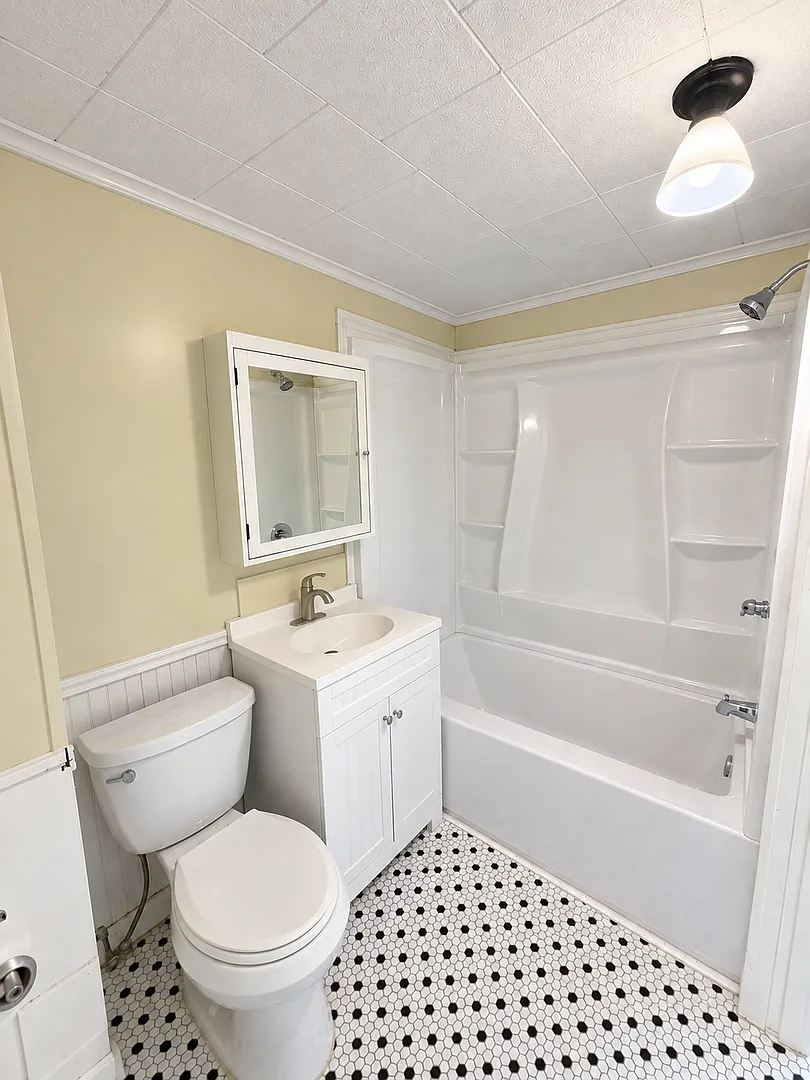 82 W Fourth Street — Photo 2