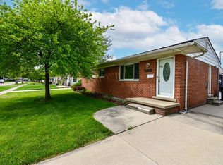 33755 Newport Dr, Sterling Heights, MI 48310