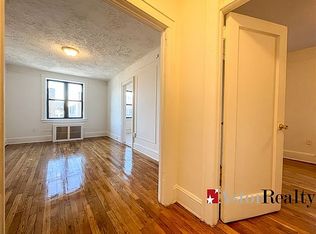31-77 35th St #3, Astoria, NY 11106