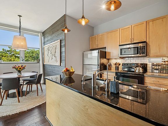 5th image of 215 7th St NE APT 209