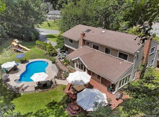 39 Kingsbury Dr, Trumbull, CT 06611