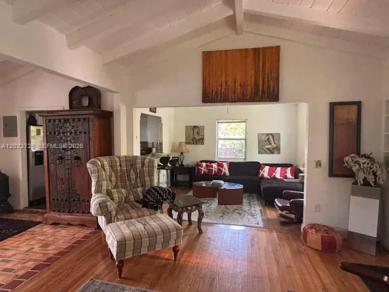 8228 NE 8th Ct — Photo 3
