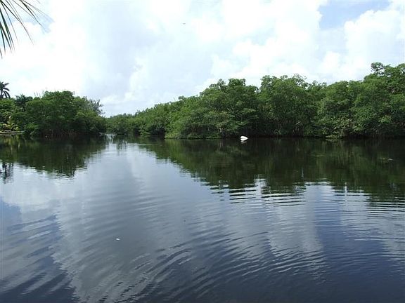 5th image of 18300 Oleta Dr