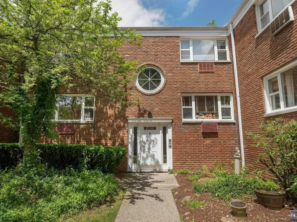 300 Claremont Ave #B, Verona, NJ 07044
