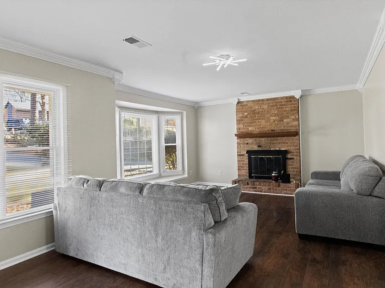 42 Halton Ct — Photo 2
