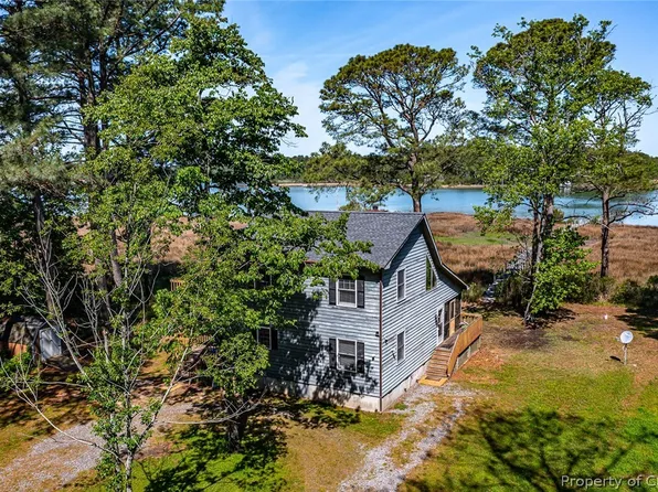 602 Little Oyster Ln, White Stone, VA 22578