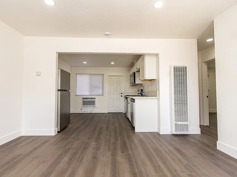 720 Brighton Ave #1 — Photo 6