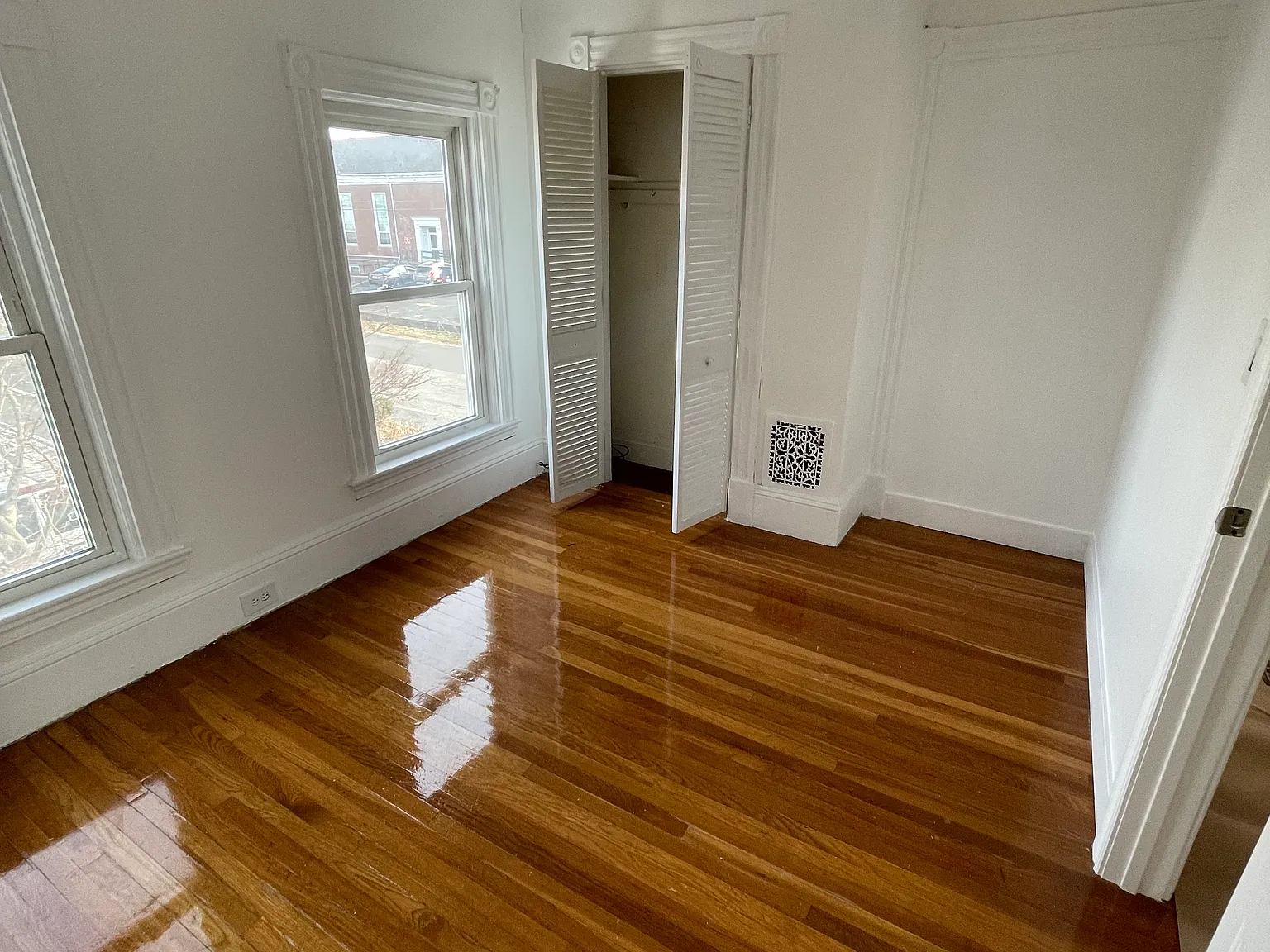 23 Glen Ave — Photo 4