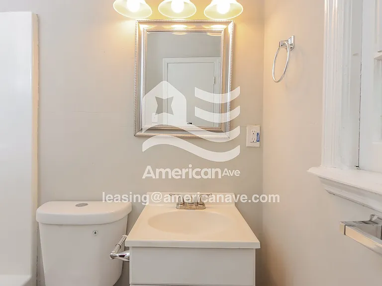 1335445_014_bathroom_13912361.jpg