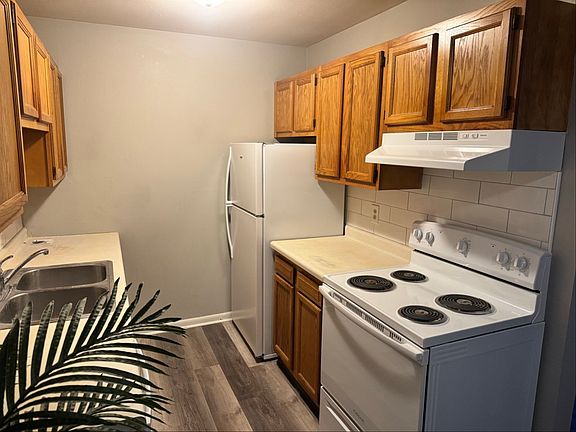 3rd image of 116 Berkley Rd APT 3