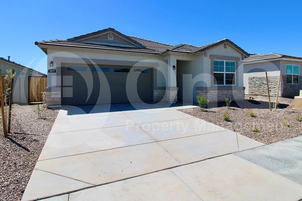 3 bed, 2.0 bath, 1553 sqft, $1,849 — Photo 2