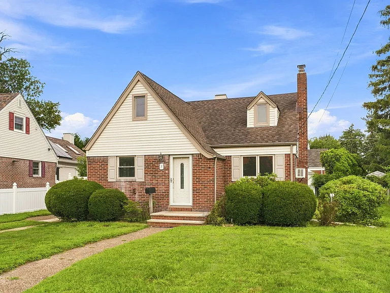 5 Margaret Ct — Photo 1