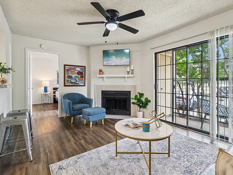 A2 Livingroom from front door