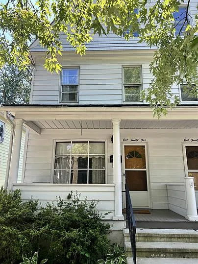 123-125 East Bennett Street - 125 — Photo 2