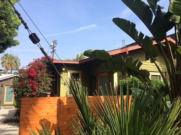 3rd image of 1113 Cabrillo Ave