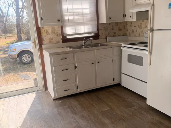 (undisclosed Address), Kinston, NC 28504