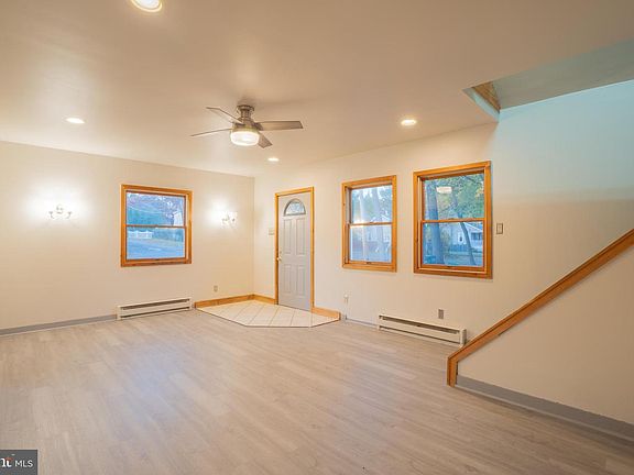 5th image of 2043 Oakford Ave