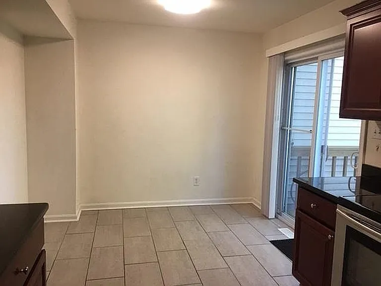 742 Reedy Cir — Photo 13