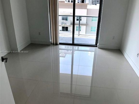 5th image of 1111 SW 1st Ave APT 1723