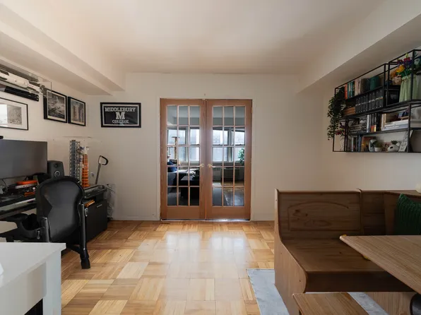 155 East 38th Street image 2 of 5